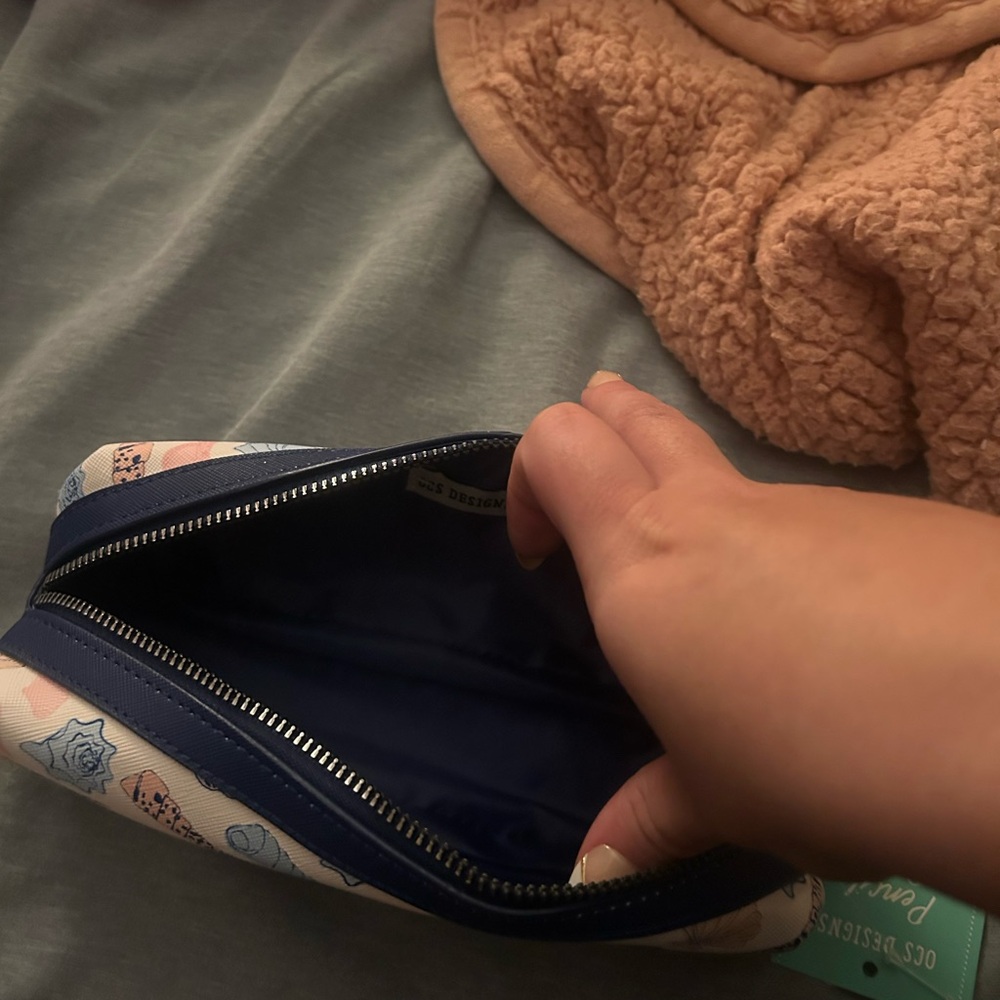 Seashell Pattern Pencil Case - Picture 4 of 4